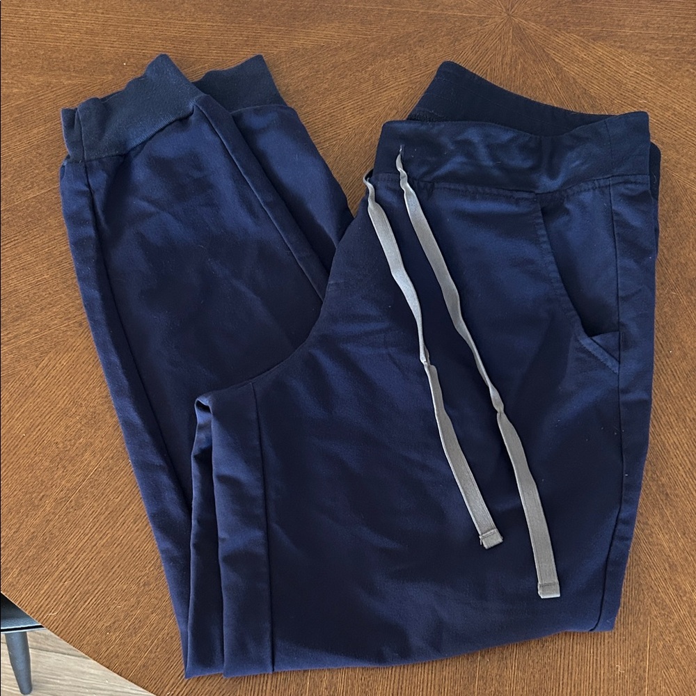 Figs zamora style scrubs size medium great condition